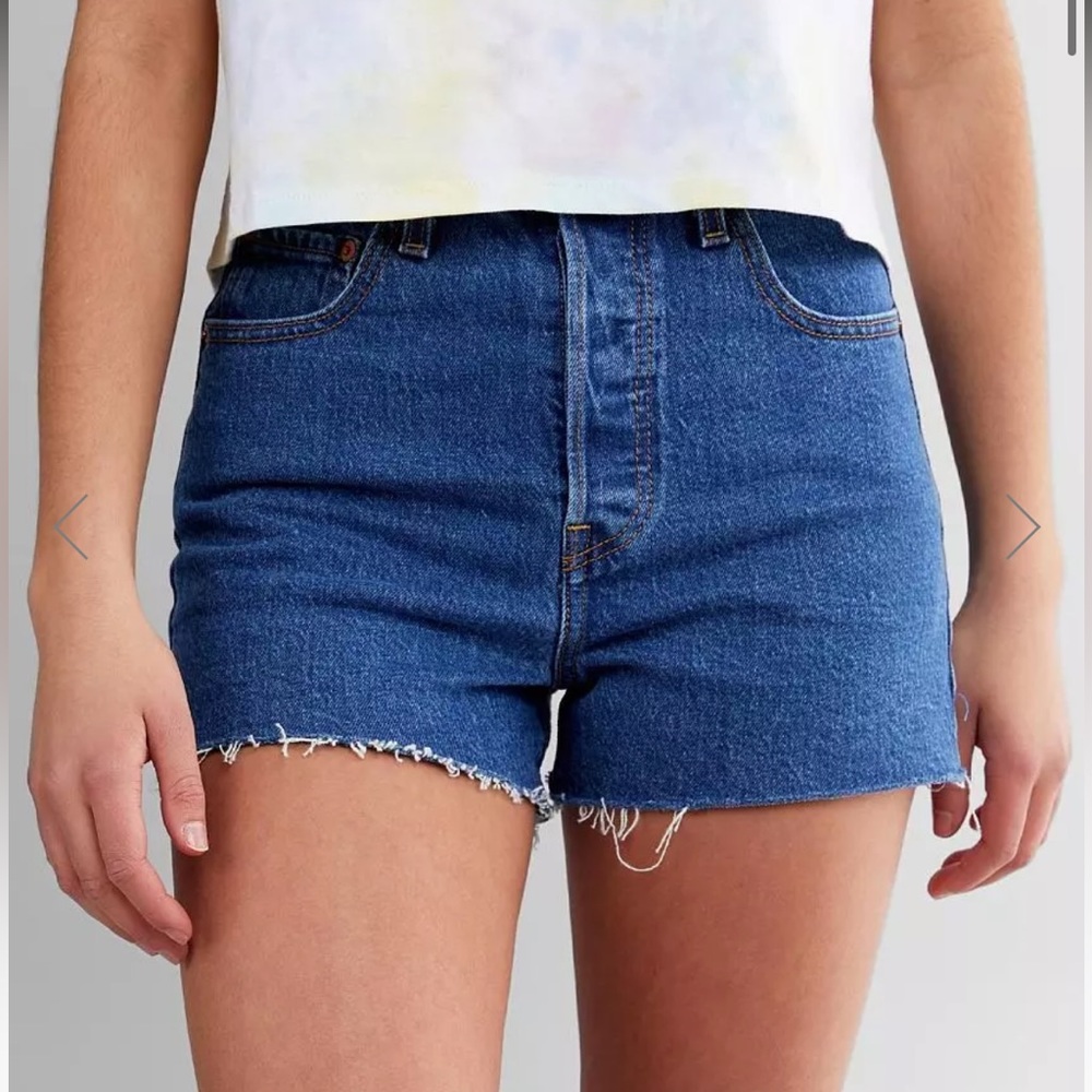 NWT Levi’s Ribcage Shorts - Picture 4 of 12